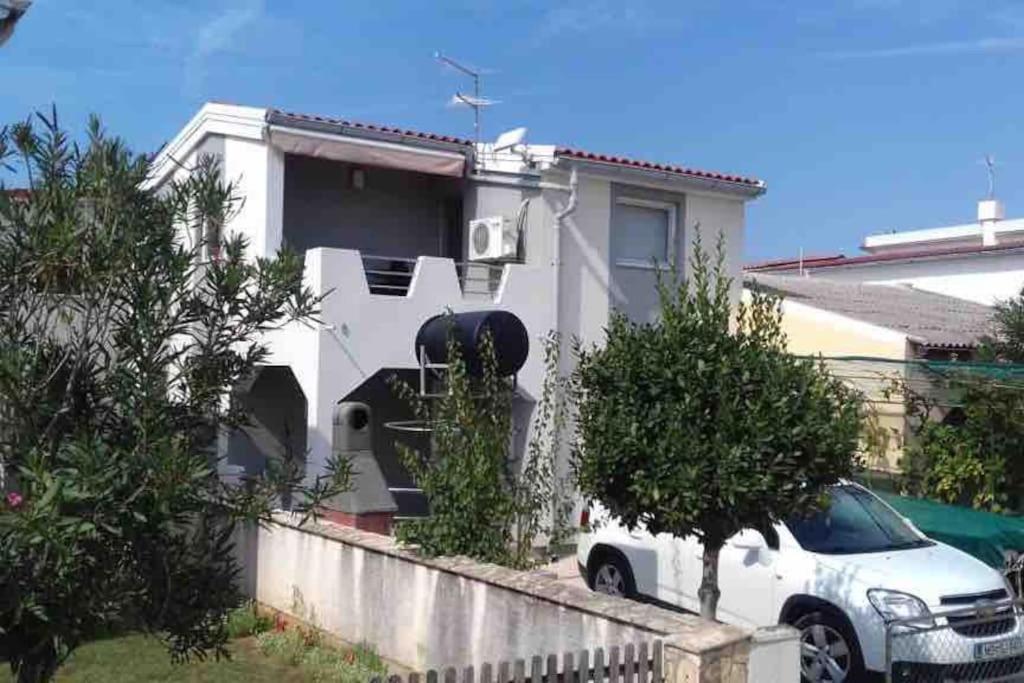 Apartment Mona Vir Bagian luar foto
