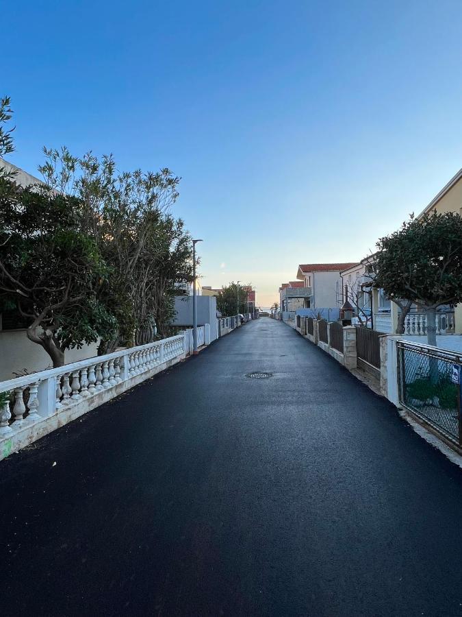 Apartment Mona Vir Bagian luar foto