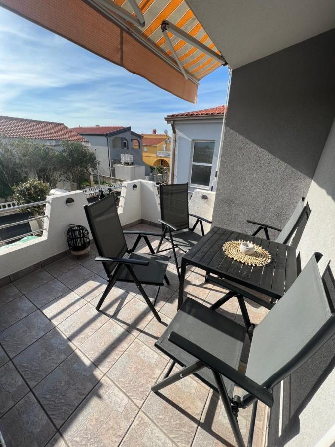 Apartment Mona Vir Bagian luar foto